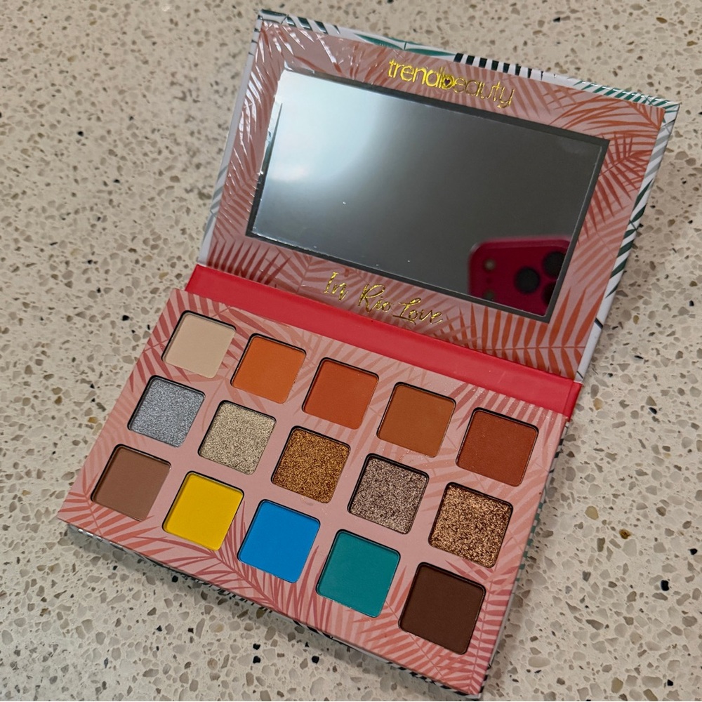NWT Trend Beauty In Rio Love Eyeshadow Palette